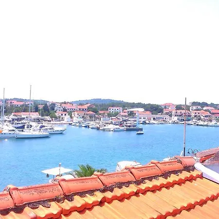 Apartment Lapov - First Row To The Sea Jezera