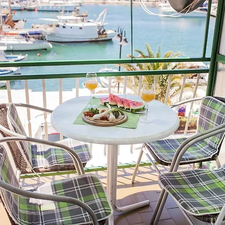 Apartment Lapov - First Row To The Sea