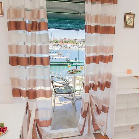 Lapov - First Row To The Sea Apartmán Jezera
